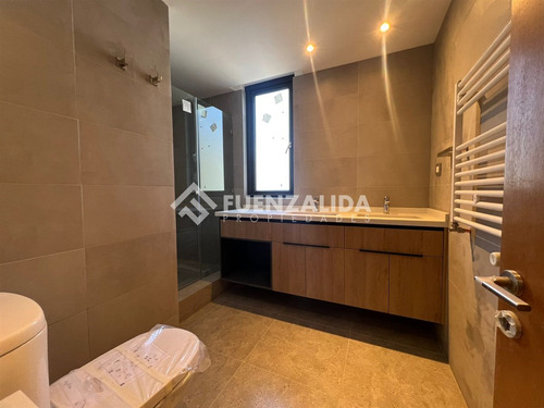 Venta Casa De 3 Dorm. En Las Condes, 18.800 Uf Sin Ggcc