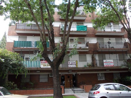 Alquilo Departamento En Devoto Residencial. 2 Amb Y Patio. 