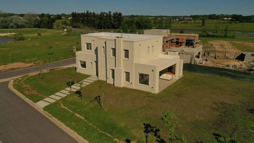 Imagen 3 de 30 de Muy Linda Casa En Venta En La Calesa, Pilará - Mallmann Propiedades