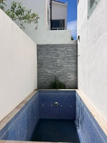 Casa En Venta En Real Del Bosque, Sótano, 4 Recámaras, 4.5 Baños, Equipada, Lujo