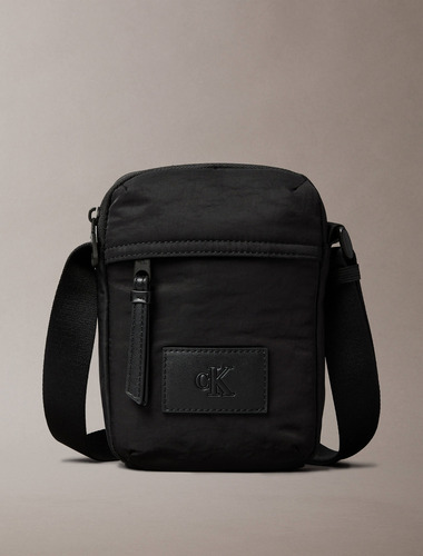 Bandolera Reporter Negra Con Monograma Calvin Klein Hombre
