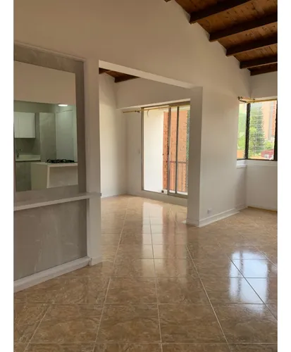 ¡se Arrienda Amplio Apartamento En Los Colores!