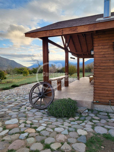 Parcela De 26.000m2 Con Casa Y Cabaña En Putaendo