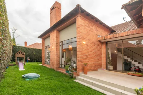 Casa En Venta En Canelon. Cod V15829