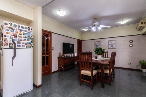 Hermoso Chalet De 5 Amb. En El Centro De Lanusita