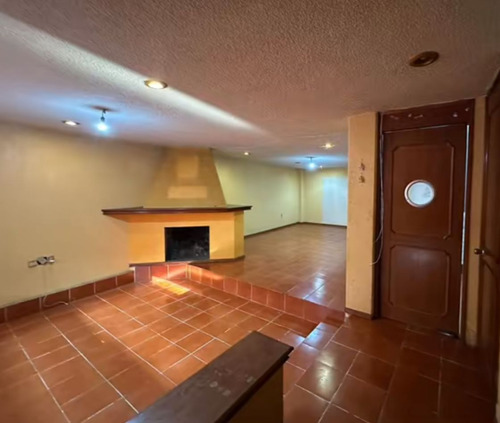 A 10 Min Del Metro Copilco, A 15 Min Del Centro Comercial Oasis Coyoacan, A 10 Min Del Estadio Olimpico Universitario A 10 Min De Plaza Loreto, Vías Rápidas De Acceso: Rio Churubusco, Periférico.