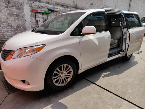 Toyota Sienna Xle At