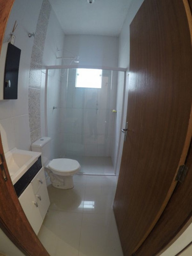 Excelente Casa Nova, Com 2 Dormitórios, Sendo Um Suíte, Sala E Cozinha Conjugada, Lavanderia, Garagem Para 1 Carro Com Área Construída De 53,00m². Valor De R$175.000,00 Escriturado.. Rua Calçada Em B