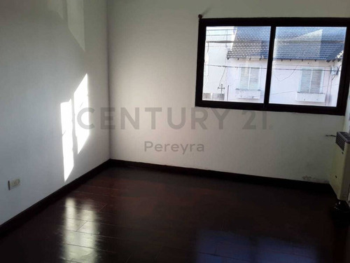 Imagen 27 de 30 de 132 Entre 64 Y 65. Departamento De Dos Dormitorios En Venta, Los Hornos.-