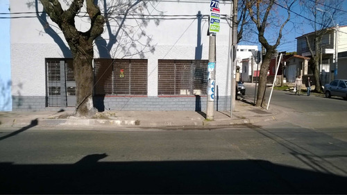 Local Céntrico Y Muy Transitado, Pasaje De Ómnibus