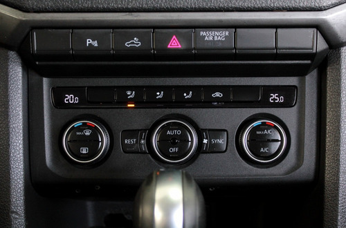 Imagem 12 de 17 de Volkswagen Amarok 2.0 Comfortline Turbo Diesel 4x4 Cd Autom