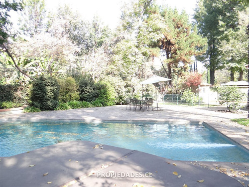 Casa En Venta De 4 Dorm. En Las Condes