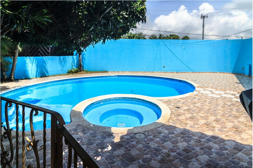 Casa En Venta En Arroyo Hondo Iii, 2 Niveles, Mármol, Caoba, Patio, Balcones Y Piscina, 5 Habitaciones, 3 Y ½ Baños, 2 Cocinas, 3 Terrazas, Patio, Piscina