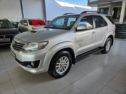 Toyota Hilux SW4 3.0 SRV 4X4 7 LUGARES 16V TURBO INTERCOOLER DIESEL 4P AUTOMÁTICO