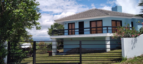 V294 - Villa Del Lago, Un Chalet Único Con La Mejor Ubicación Y Amplísimo Lote.