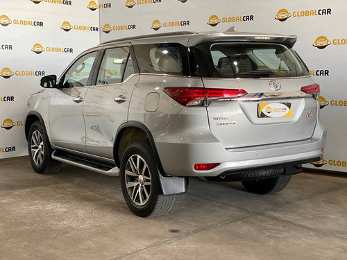 Imagem 4 de 10 de Toyota Hilux Sw4 2.8 Srx 4x4 7 Lugares 16v Turbo