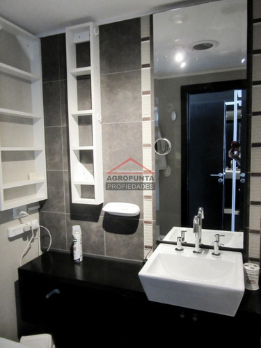 Departamento En Importante Torre.- Ref: 4942
