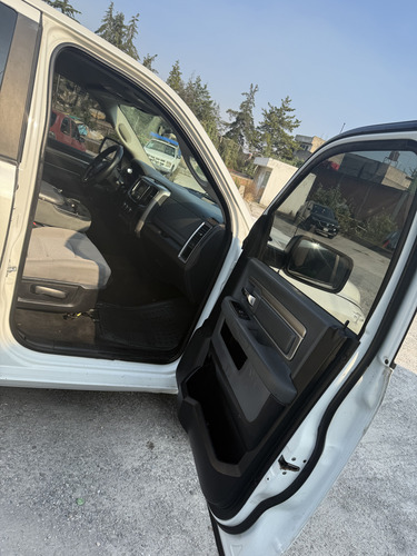 Dodge Ram 2500 5.7 Pickup Crew Cab Slt 4x2 Mt