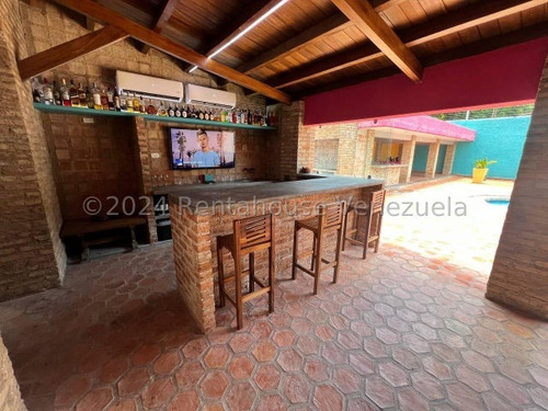 Casa De Campo En Venta En Sector Ojo De Agua El Castaño Remodelada Con Planta Electrica Piscina Y Sistema De Seguridad Kg:25-2941