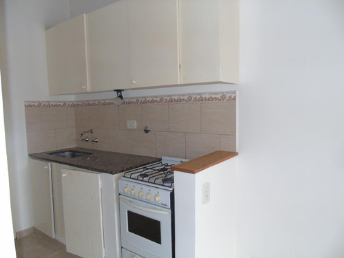 Imagen 2 de 7 de Departamento En Venta / Alquiler En Berisso En Calle 4 (ex 61) E/ 126 Y 127