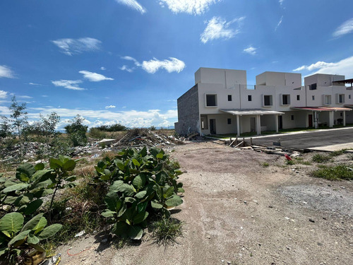 Terreno Plano En Venta. Fracc. Aiyana, Xochitepec, Morelos