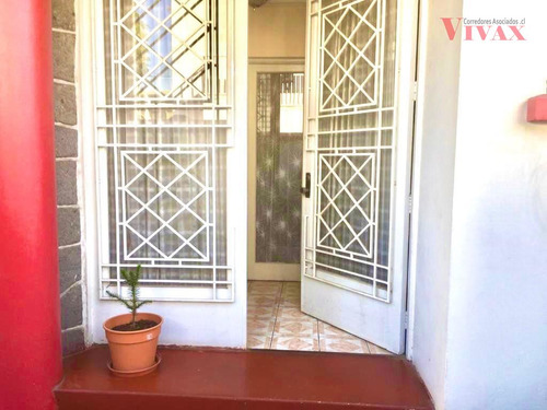 Casa En Venta De 5 Dorm. En Ñuñoa