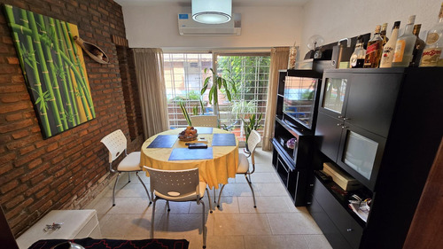 Casa Tipo Chalet De 6 Ambientes Con Jardin, Pileta Y Cochera En Venta. Olivos