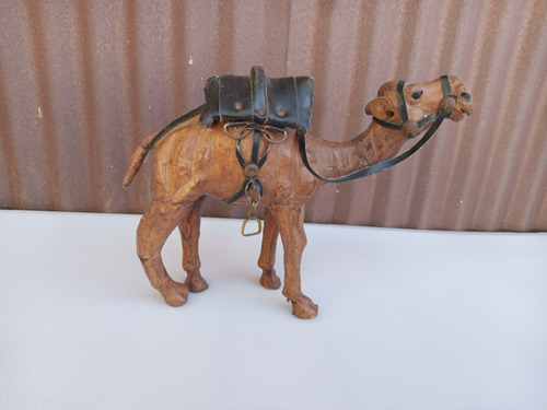 Escultura Vintage Camello En Cuero Con Patita Rota De Colecc