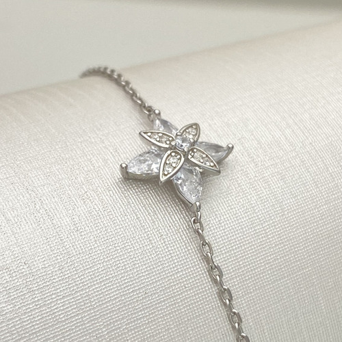 Pulseira Com Detalhe Em Flor E Pétalas Cravejadas- Prata 925
