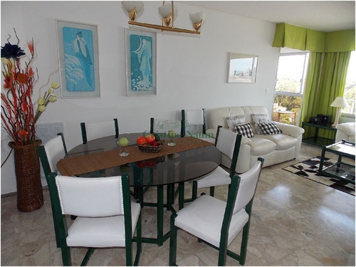 Apartamento En Primera Fila !!! , Oportunidad !!!! Construccion Pintos Risso- Ref: 3101