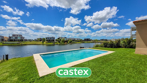 Casa En Venta Con Pileta A La Laguna En Marinas, Puertos, Escobar