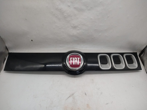 Parrilla Con Emblema Fiat Uno Way 2015 A 2016 Original