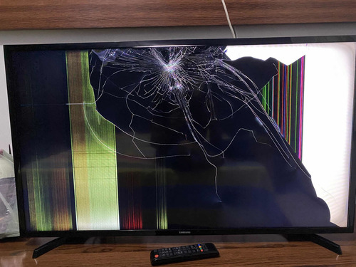 Imagem 1 de 1 de Smart Tv Samsung 40 Un40j5200ag Tela Trincada