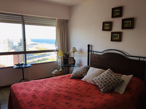 Apartamento De 3 Dor, 3 Baños ( 2 En Suite), Balcon Con Vista A La Playa Mansa Y Brava. En Una Excelente Ubicacion. Consulte!!!!! Por Alquiler- Ref: 2199