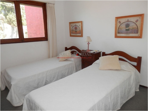 Alquiler Temporario De Casa 3 Dormitorios En Rincón Del Indio, Punta Del Este. - Ref: 2393