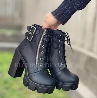 Botas Negras Con Piel Suave Y Plataforma Para Dama