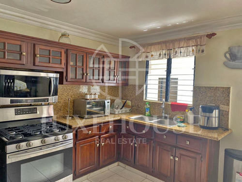 Imagen 15 de 15 de Penthouse De 250 Mtrs Con Jacuzzi. Revestido En Caoba En Sala, Estar, Comedor Y Habitación Principal. Con Excelente Ubicación Cerca De Supermercados, Ferreterías, En La Moraleja (eaa-003)