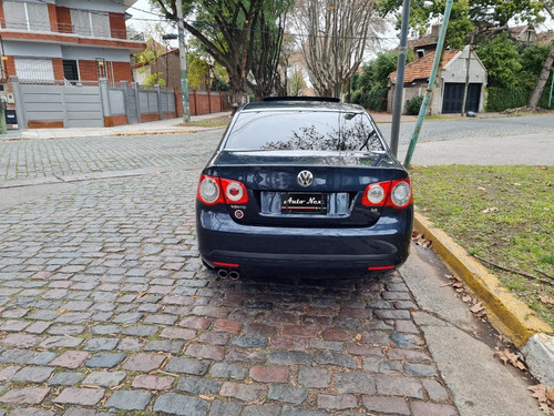 Imagen 6 de 14 de Volkswagen Vento 2.5n Luxury Mt 2009