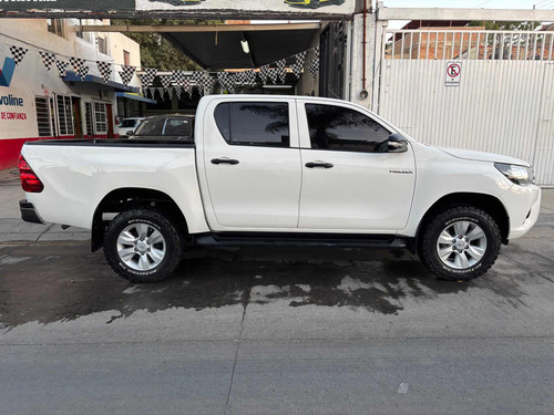 Toyota Hilux 2.7 Cabina Doble Sr Mt