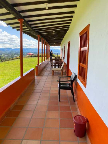 Hermosa Finca Tradicional En Venta En Parcelación En El Carmen Víboral