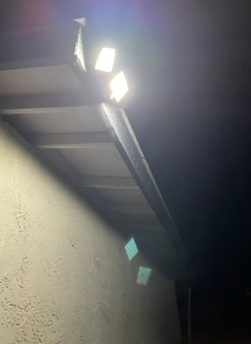 Lampara Reflector Solar Con Sensor Para Muro O Jardín