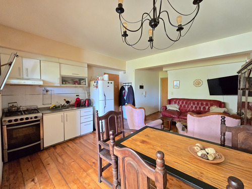 Departamento Con Balcón Y Cochera En Venta -villa Sarmiento