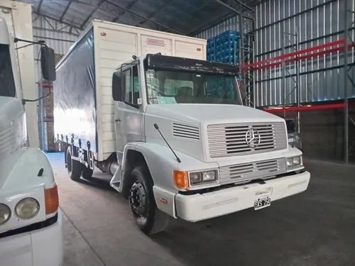 Camion Mercedes Benz 1215