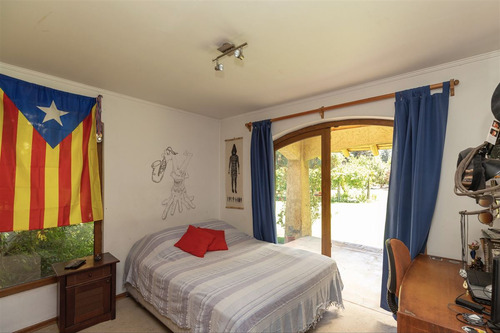Casa Chilena Venta De 6 Dorm., 5.200mts2, Piscina, En Colina