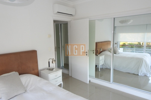 Duplex, Tiene Abajo 2 Dormitoiros Con 2 Baños, Arriba 1 Dormitorio Cn 1 Baño Y Otro Living - Ref: 5308