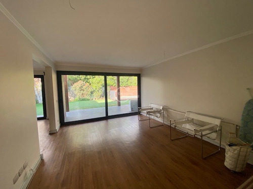 Casa En Venta De 4 Dorm. En Lo Barnechea