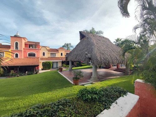 Casa En Condominio En Venta En Fraccionamiento Burgos, Temixco, Morelos.