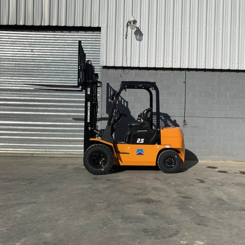 Autoelevador 2500kg 2.5 Toneladas Triple Torre 4.5m