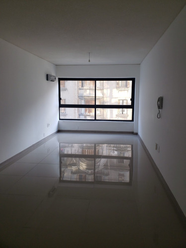 Imagen 7 de 13 de Apartamento Frente,luminoso,piso Alto,todos Los Servicios