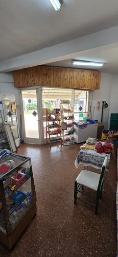 Venta Local Con Terraza En Villa Sarmiento!